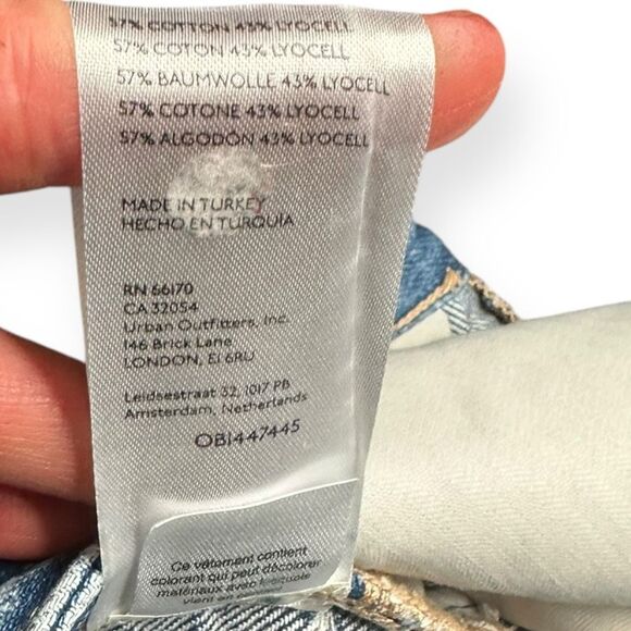 WE THE FREE Women’s Blue Distressed Good Times Relaxed Cutoff Denim Shorts Mid R - Picture 6 of 7